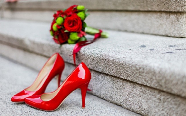 bridal-accessories-red-shoes